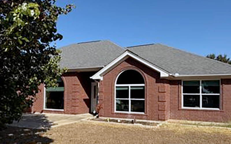 large arched picture window replacement enhancing curb appeal and natural light with professional installation for long term performance in coastal North Carolina